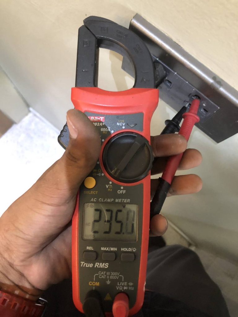 เช็กปลั๊กไฟ