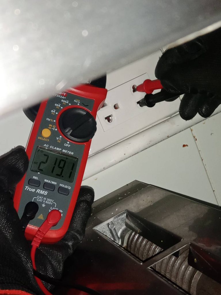 วัดไฟปลั๊กไฟ