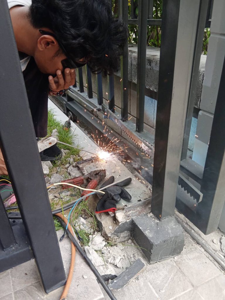 ติดตั้งประตูรีโมท