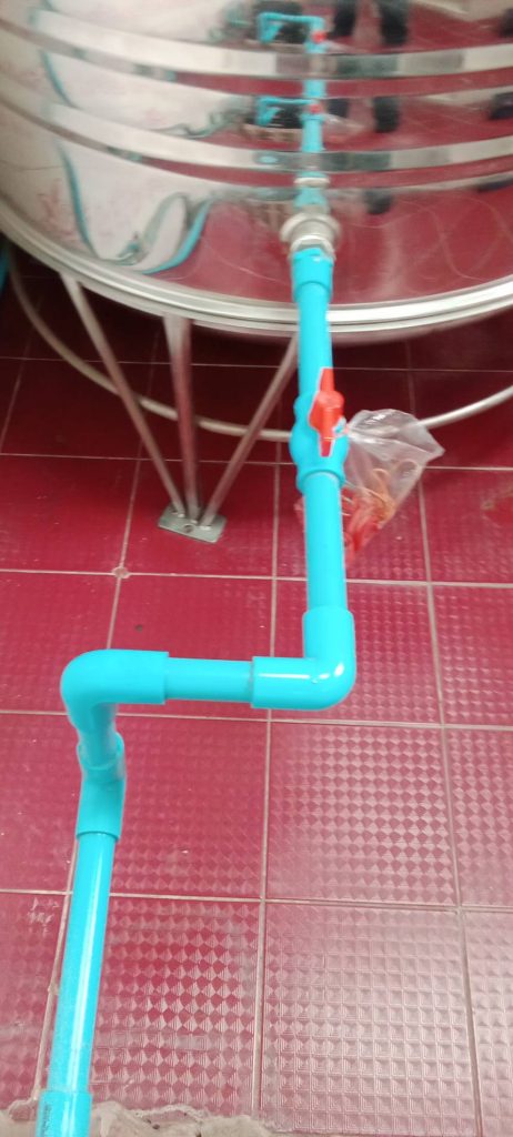 ท่อน้ำจากแทงค์น้ำ