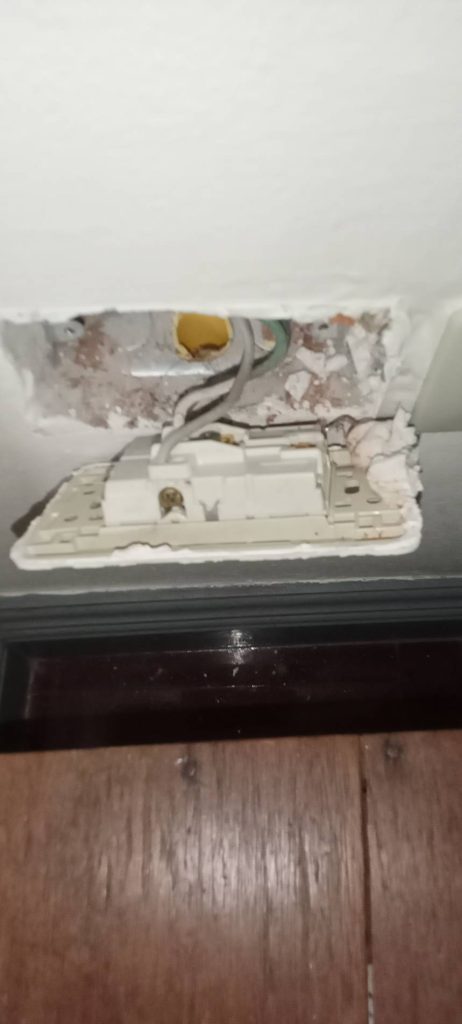 รื้อปลั๊กเช็กสาบไฟ