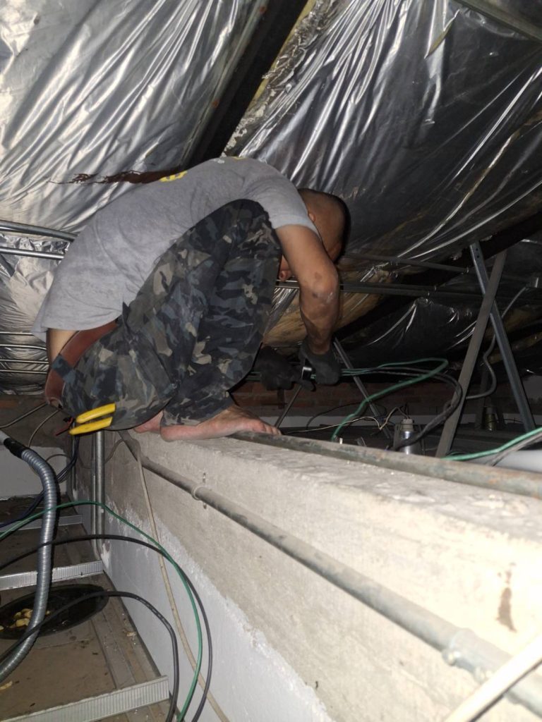 เดินสายไฟบนฝ้า