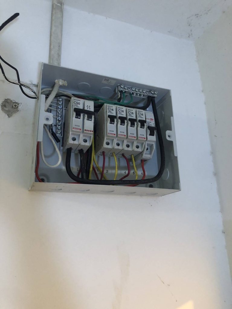 ตู้คอนซูมเมอร์