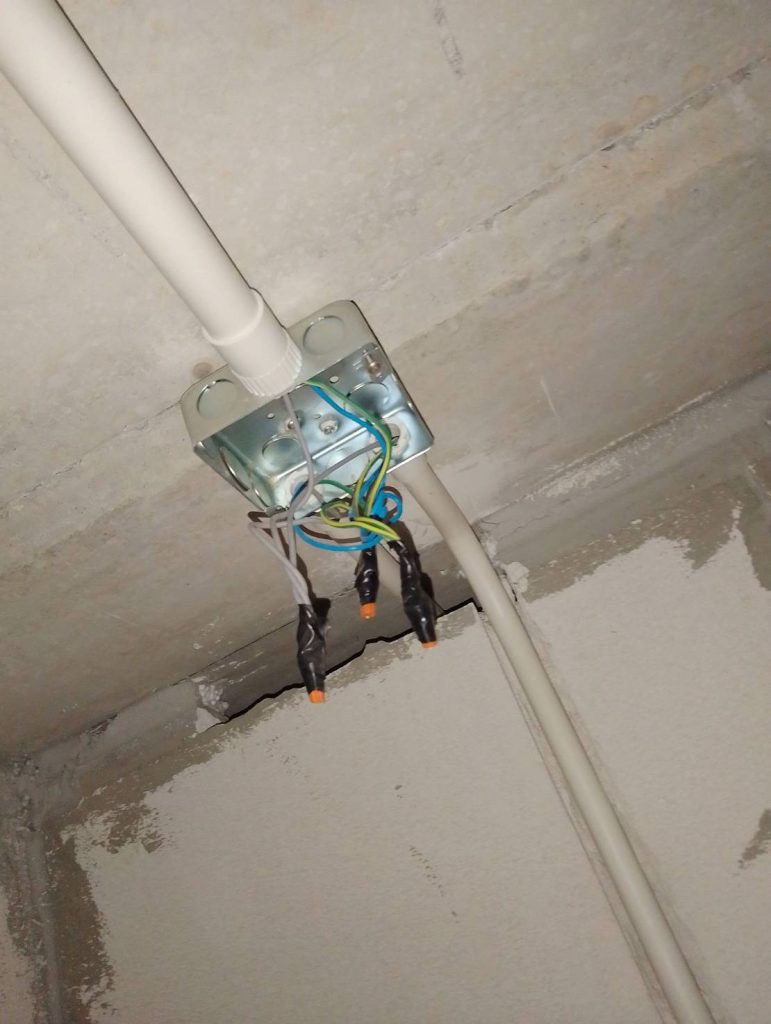 กล่องพักสายไฟ