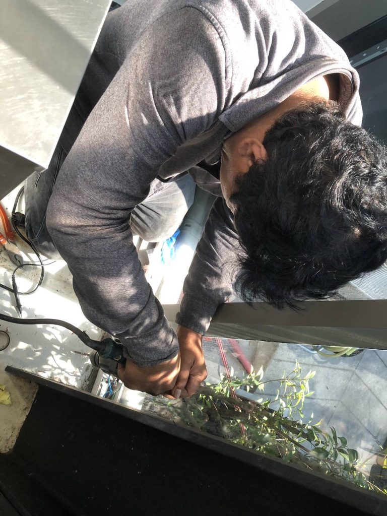 เจาะติดตั้งปลั๊ก