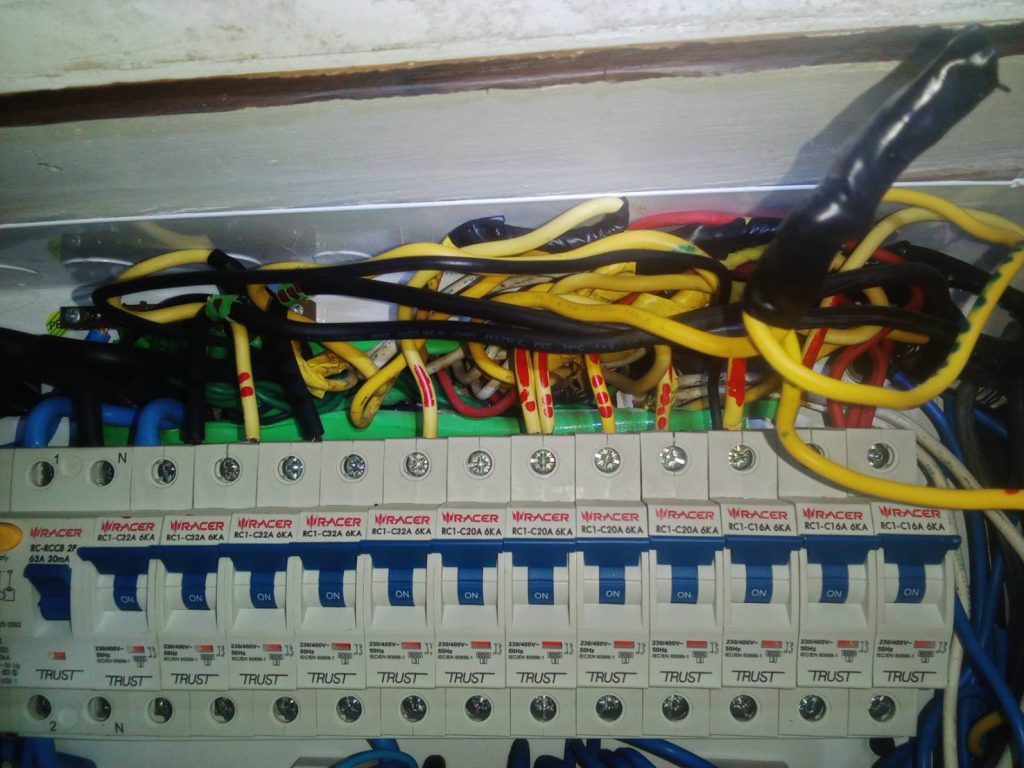 ตู้คอนซูมเมอร์