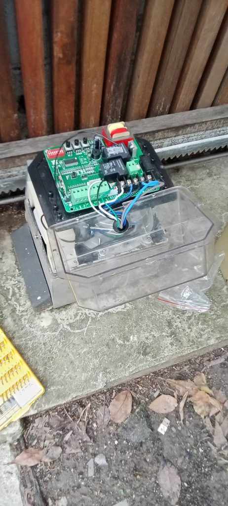 ติดตั้งมอเตอร์ประตูรีโมท