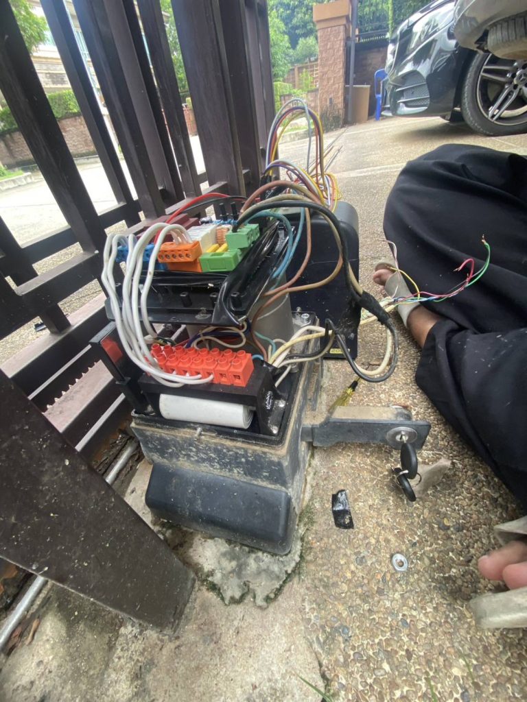 ติดตั้งมอเตอร์ประตูรีโมท