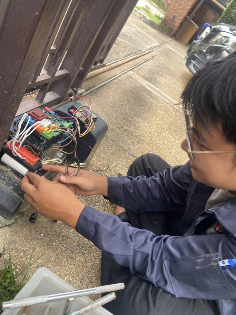 ติดตั้งมอเตอร์ประตูรีโมท