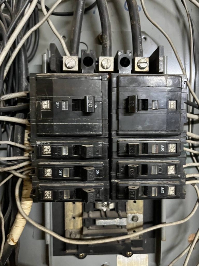 เบรกเกอร์ในตู้โหลด