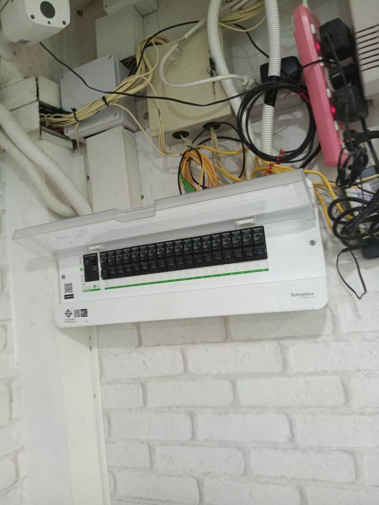 ตู้คอนซูมเมอร์