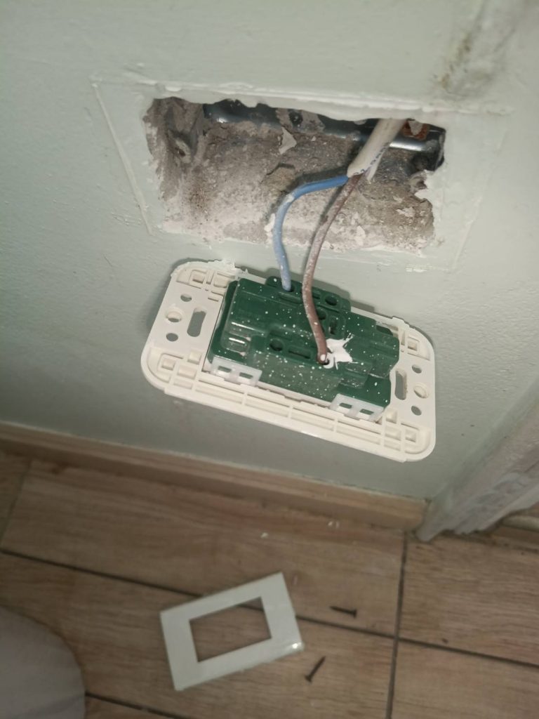 รื้อปลั๊กเช็กสายไฟ