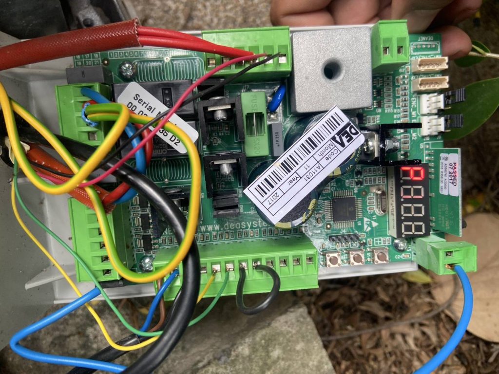 ตรวจเช็กบอร์ดมอเตอร์ประตูรีโมท