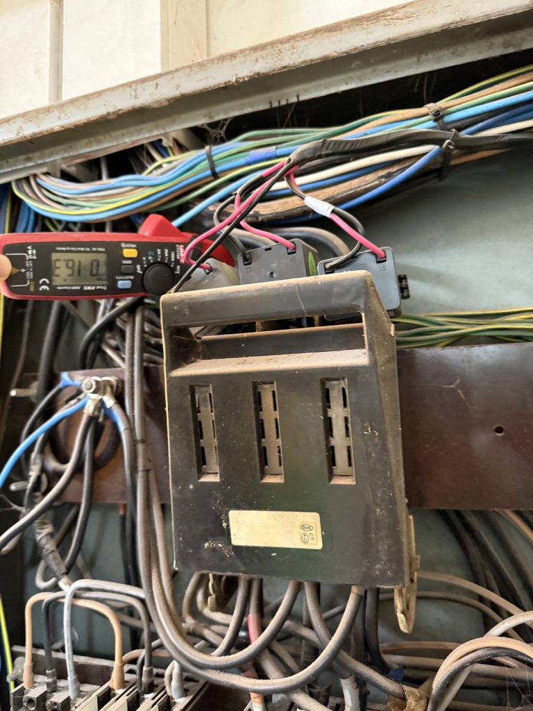 คัทเอาท์