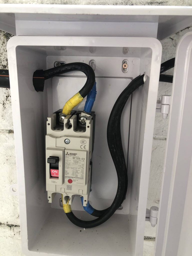 เบรกเกอร์ในบล็อกกันนั้น