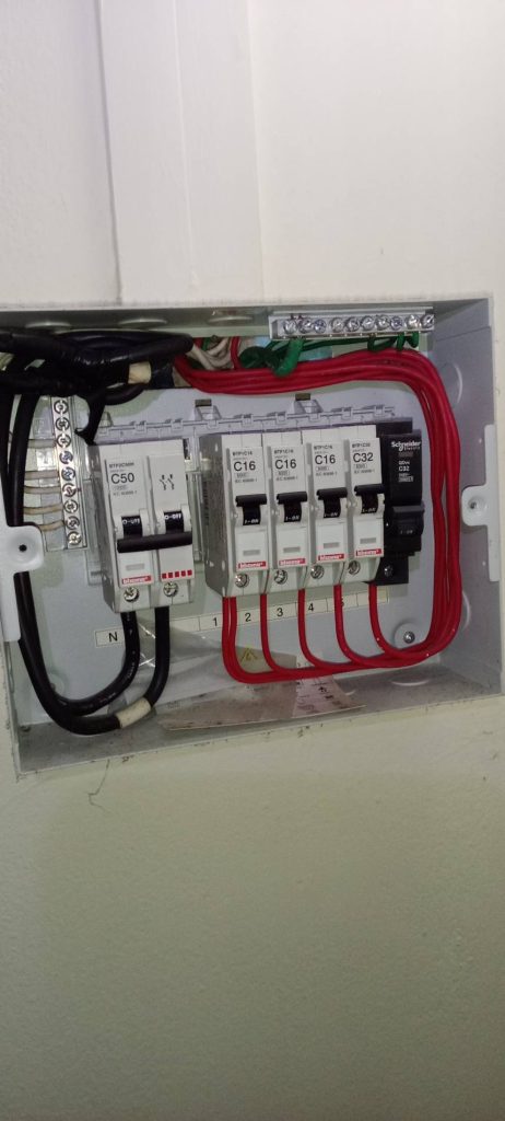 ตู้คอนซูมเมอร์