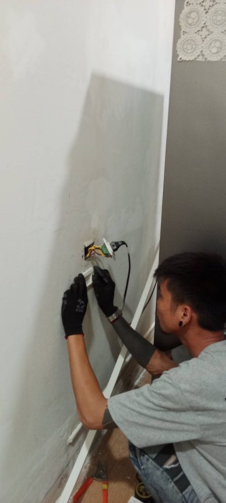 ติดตั้งปลั๊กไฟ