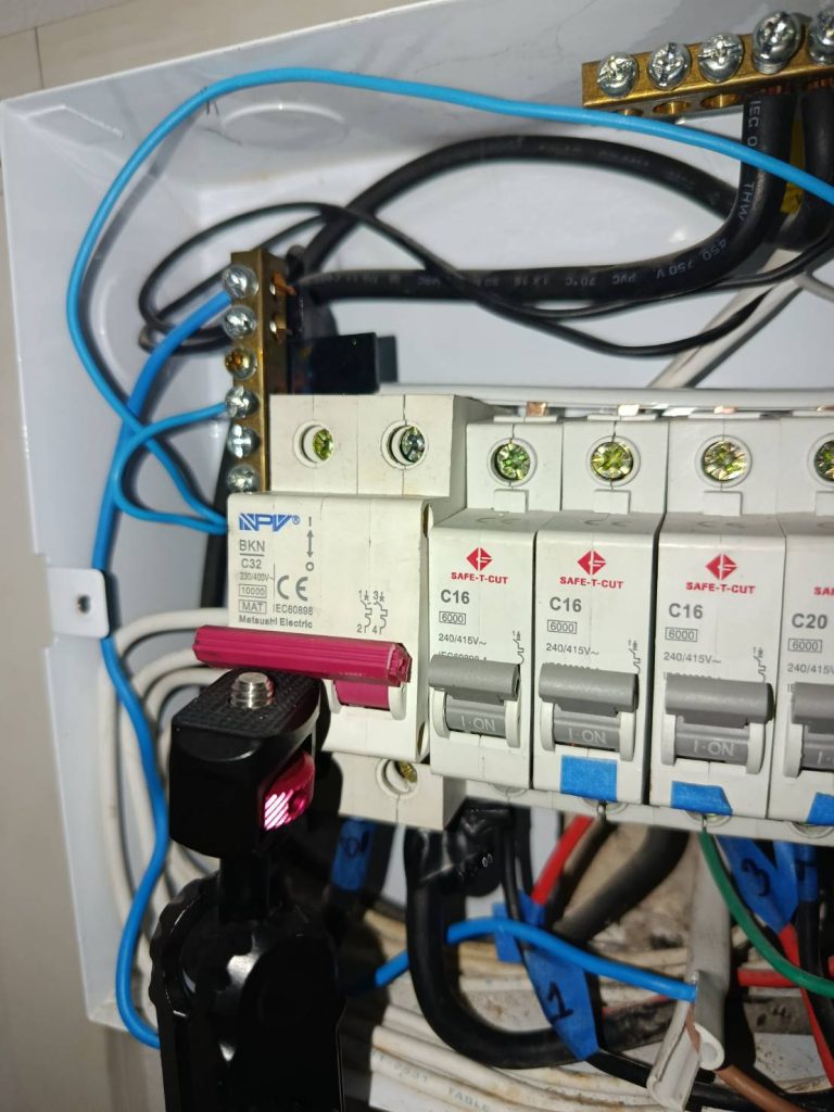 ตู้คอนซูมเมอร์