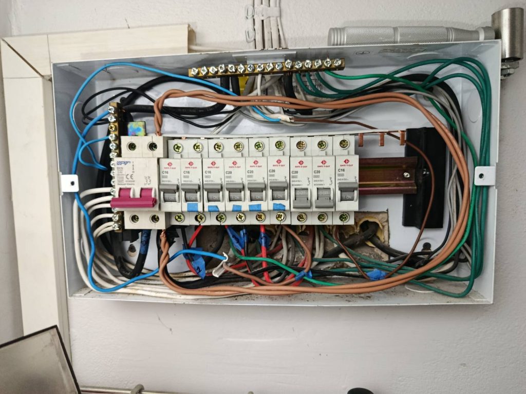 เบรกเกอร์ลูกย่อยในตู้คอนซูมเมอร์