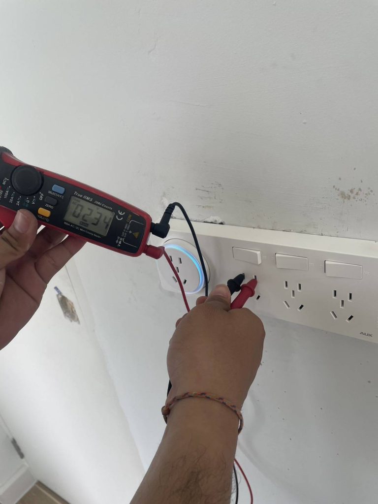 ตรวจเช็กปลั๊กไฟ