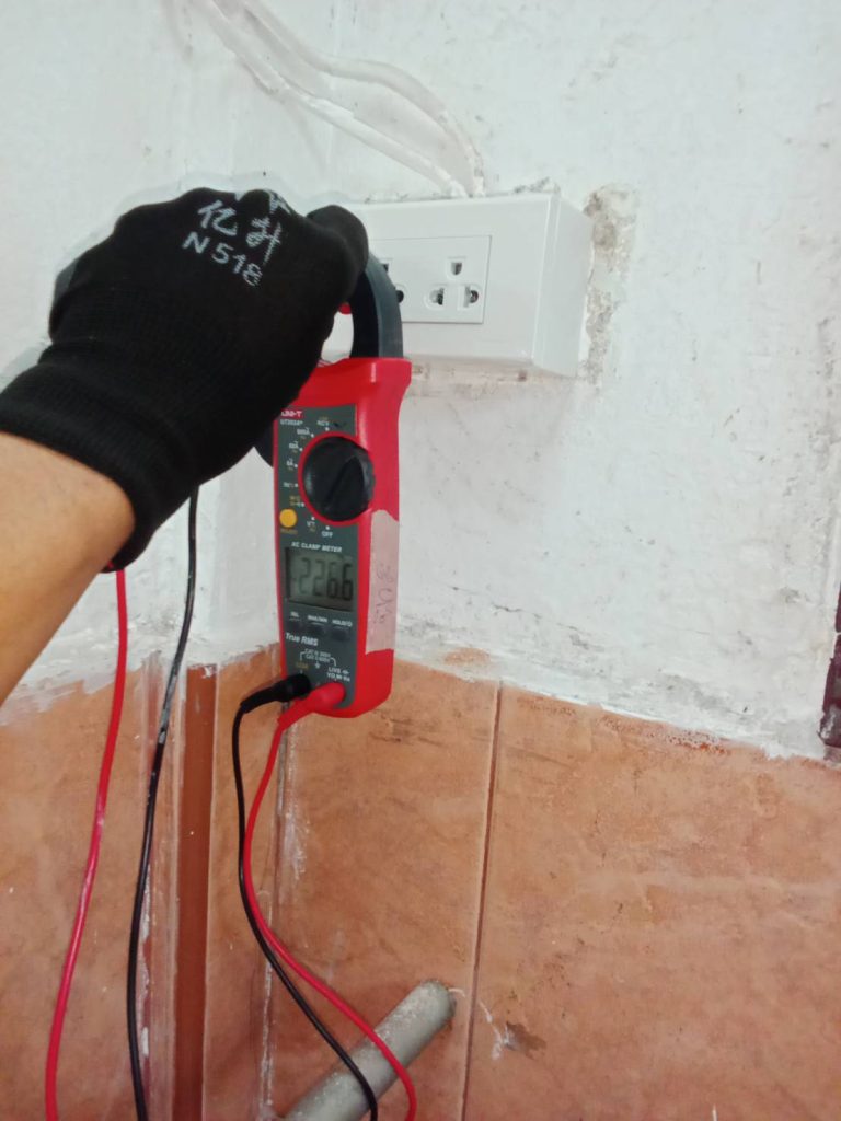 ตรวจเช็กปลั๊กไฟ