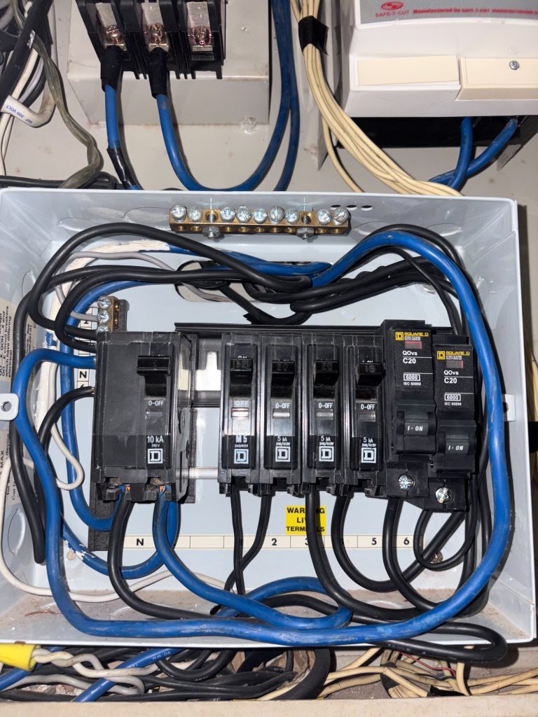 ตู้คอนซูมเมอร์