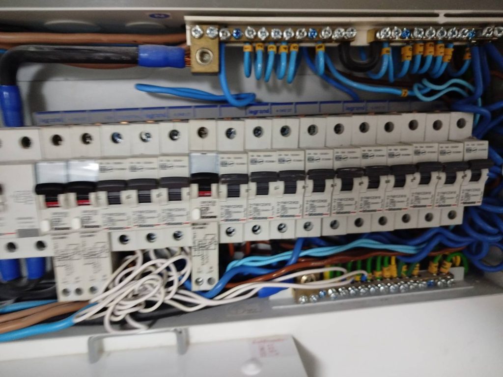 ตู้คอนซูมเมอร์