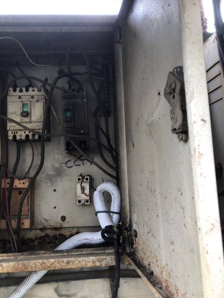 ตู้ไฟมีรอยไหม้