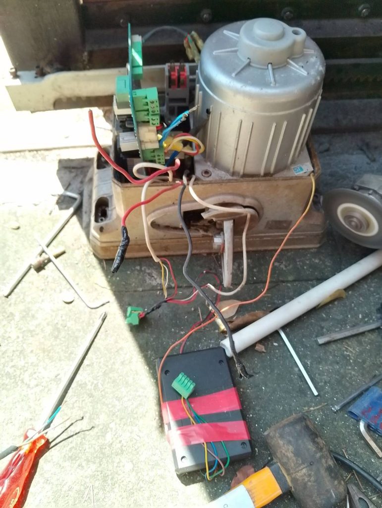 ถอดเปลี่ยนมอเตอร์ประตูรีโมท