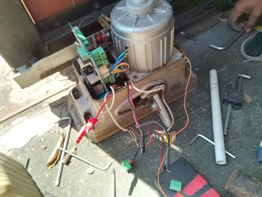 ถอดเปลี่ยนมอเตอร์ประตูรีโมทเก่า