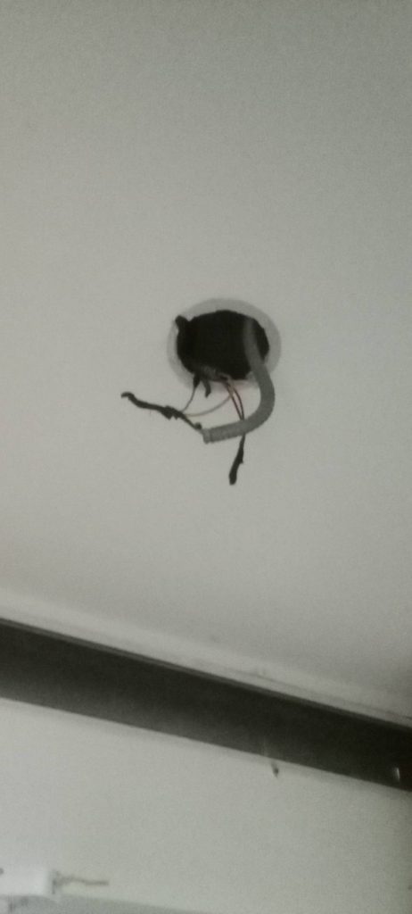 สายไฟรอติดตั้งดาวน์ไลท์