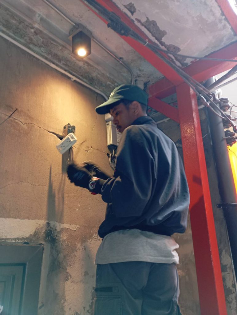 ตรวจเช็กปลั๊กไฟ