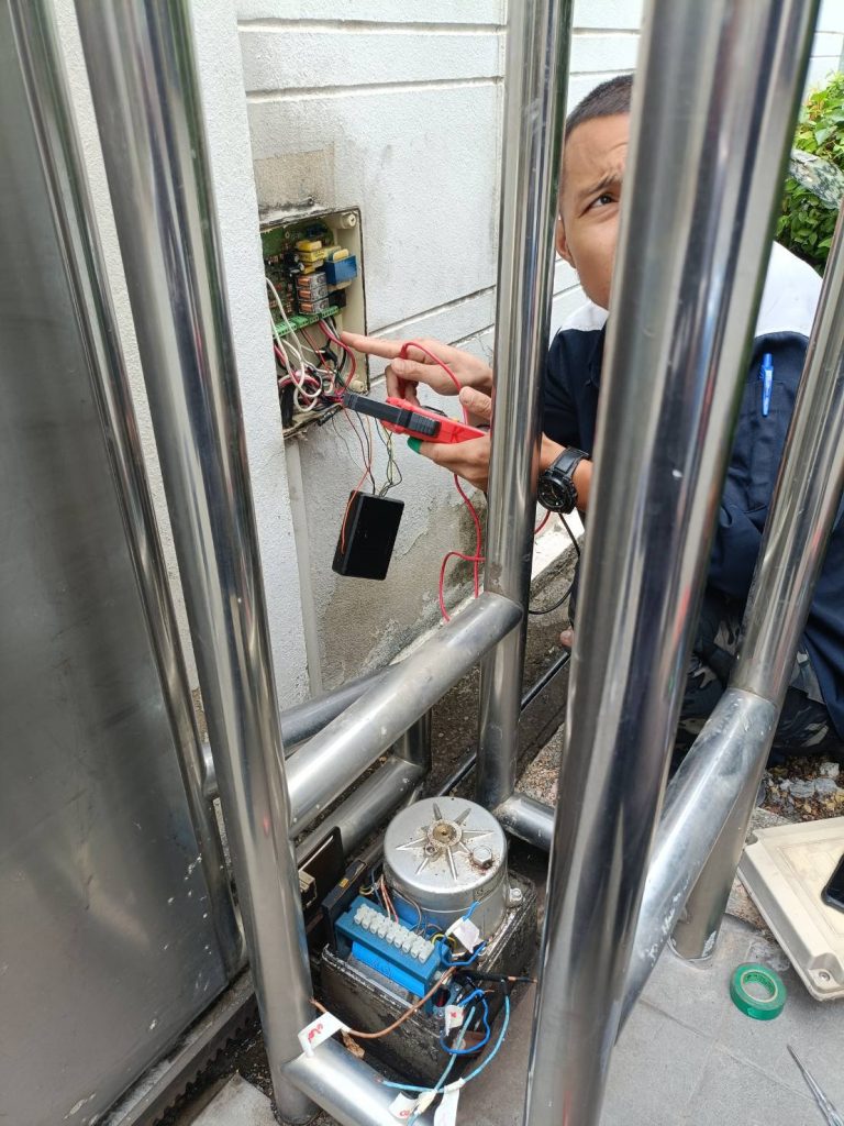 ซ่อมมอเตอร์ประตูรีโมท