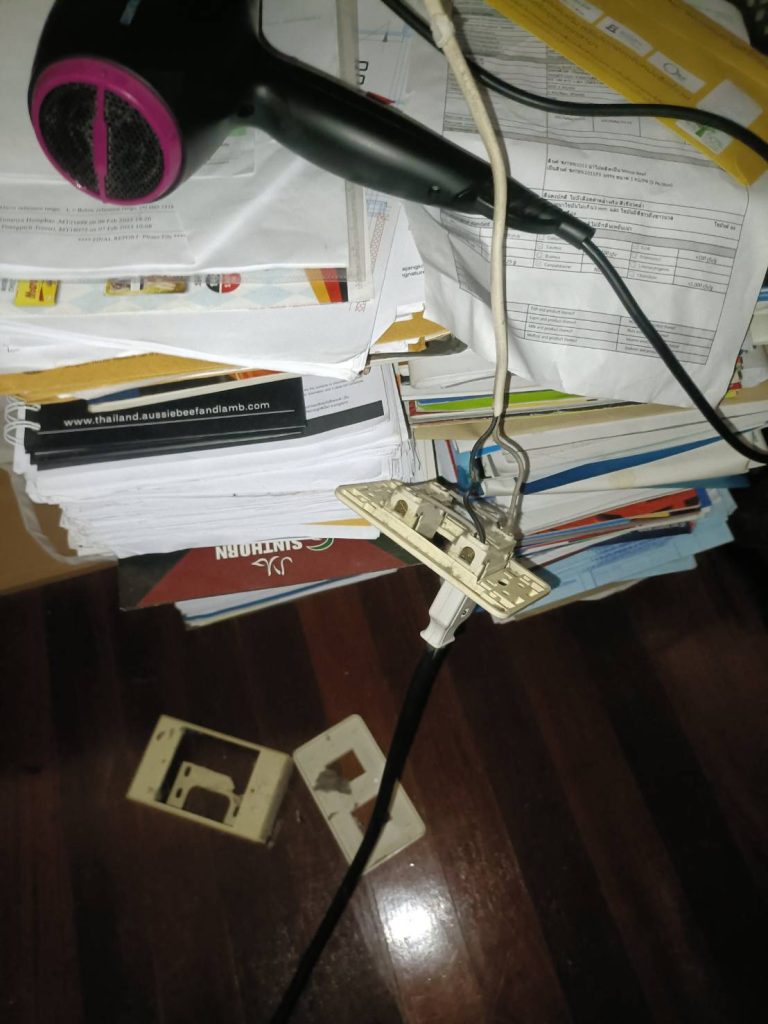 รื้อปลั๊กเตรียมซ่อม