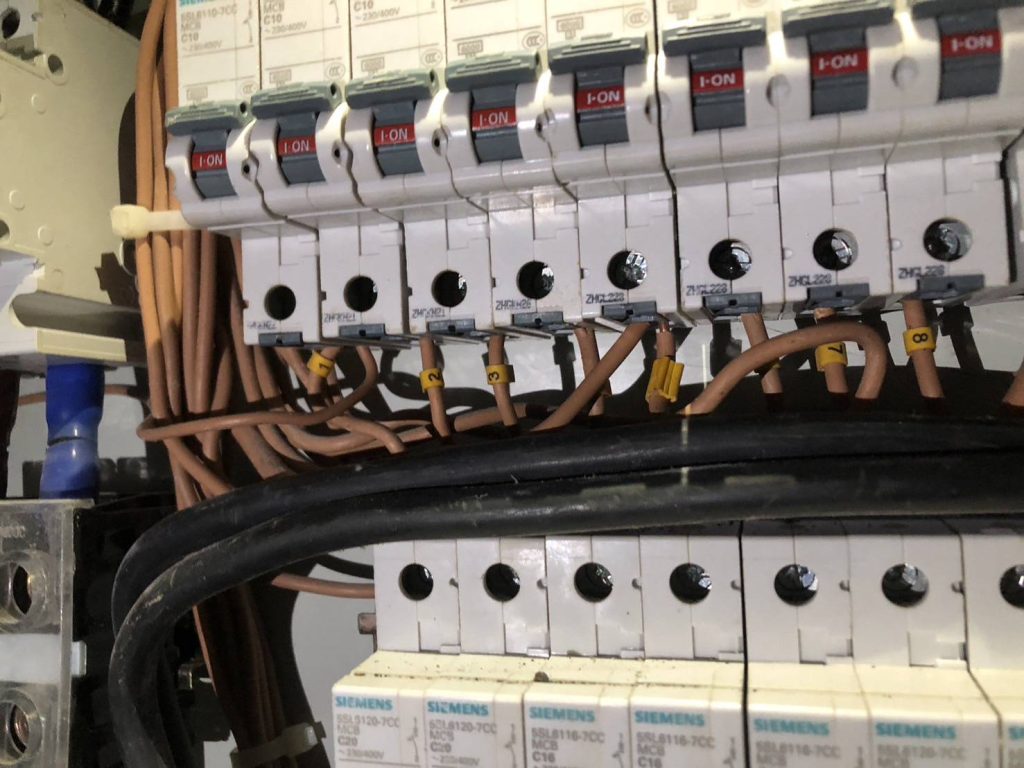 เซอร์กิตเบรกเกอร์