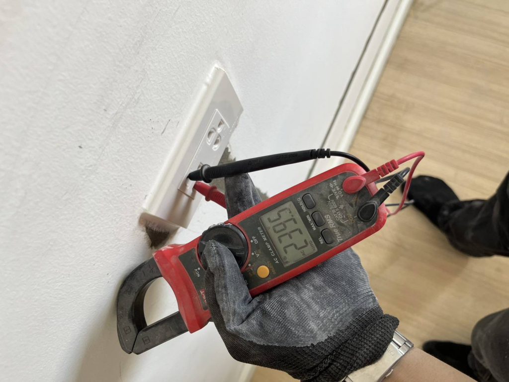 วัดไฟปลั๊ก