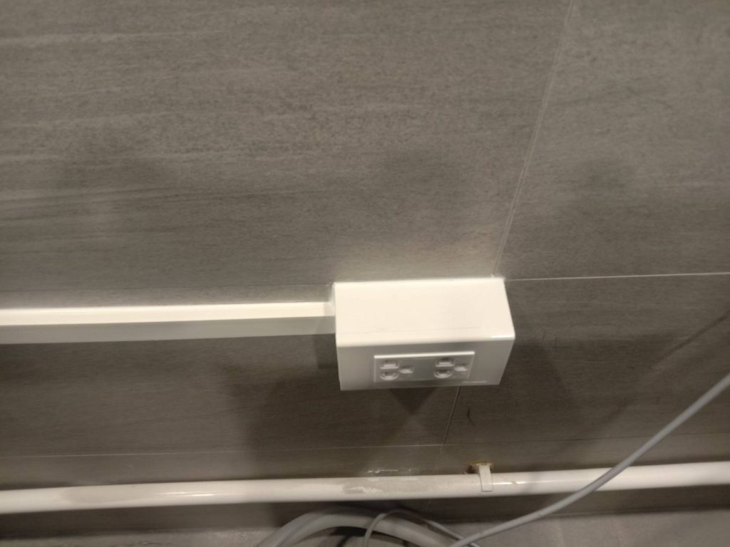 งานเดินรางติดตั้งปลั๊กไฟ