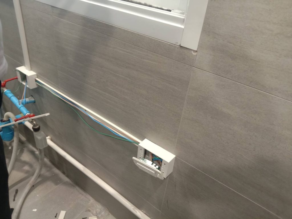 งานเดินรางติดตั้งปลั๊กไฟ