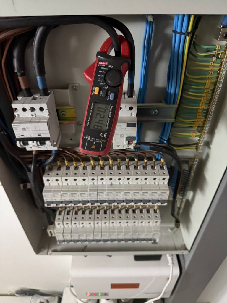 วัดไฟตู้โหลดเซ็นเตอร์