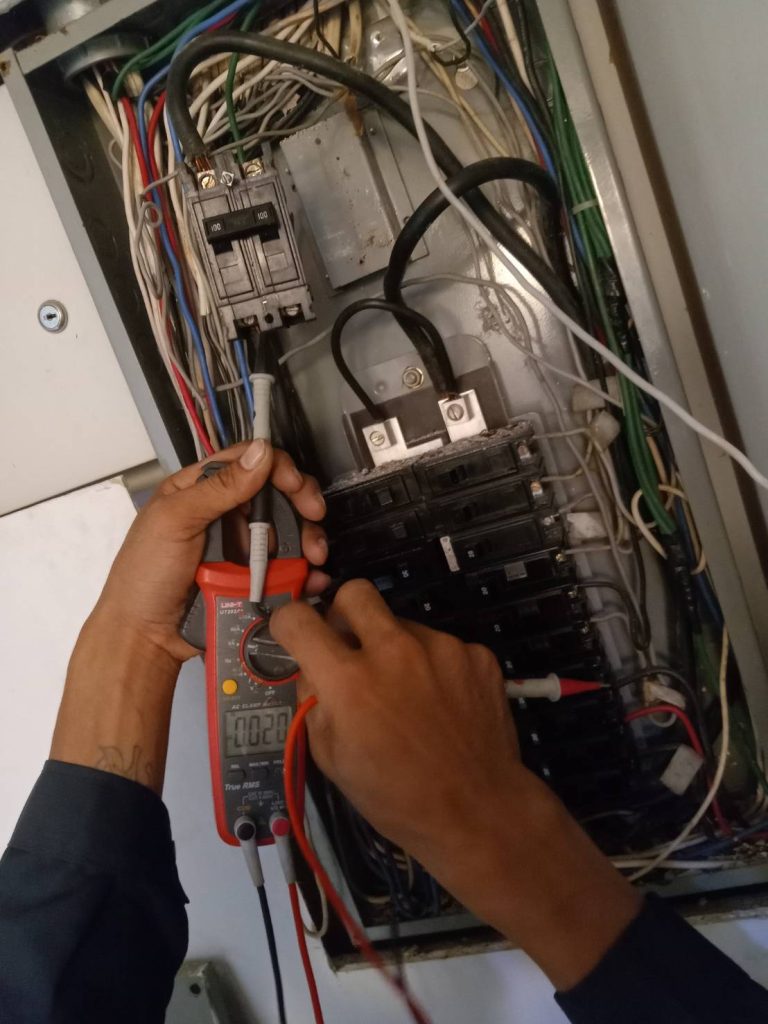 วัดไฟตู้โหลดเซ็นเตอร์