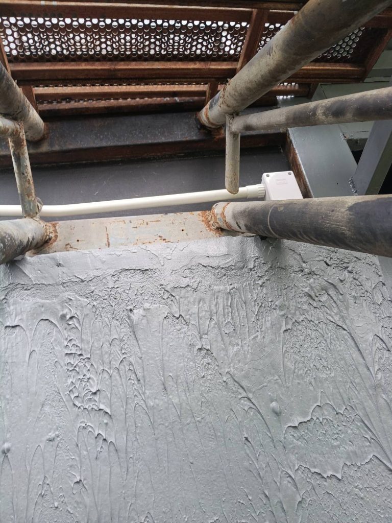 แนวท่อและกล่องพักสายไฟ