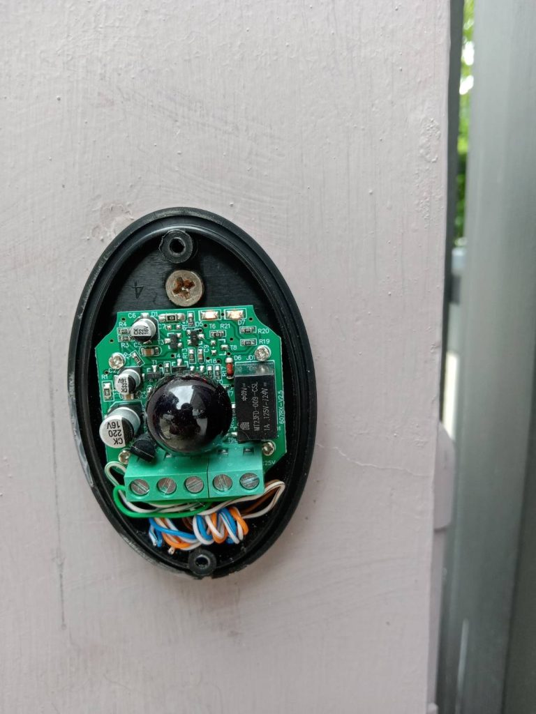 เซ็นเซอร์กันหนีบ