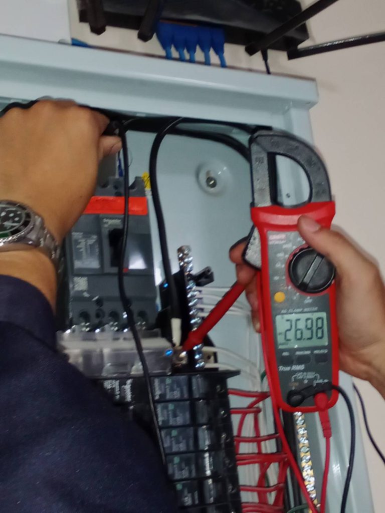 วัดไฟตู้โหลดเซ็นเตอร์