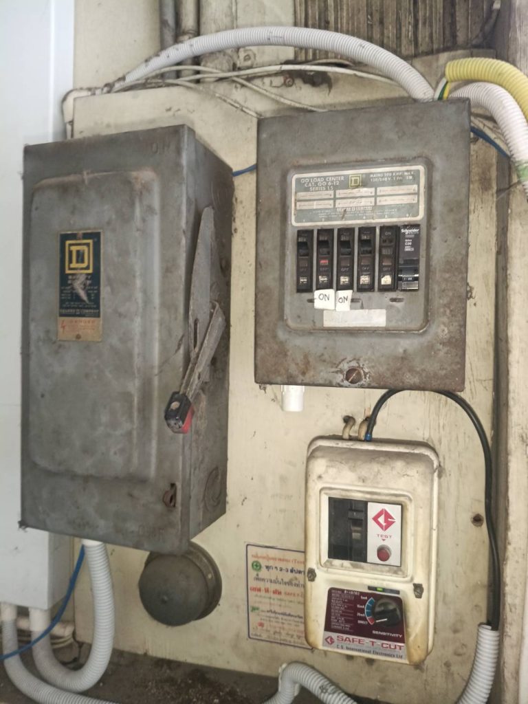 แผงควบคุมไฟฟ้า