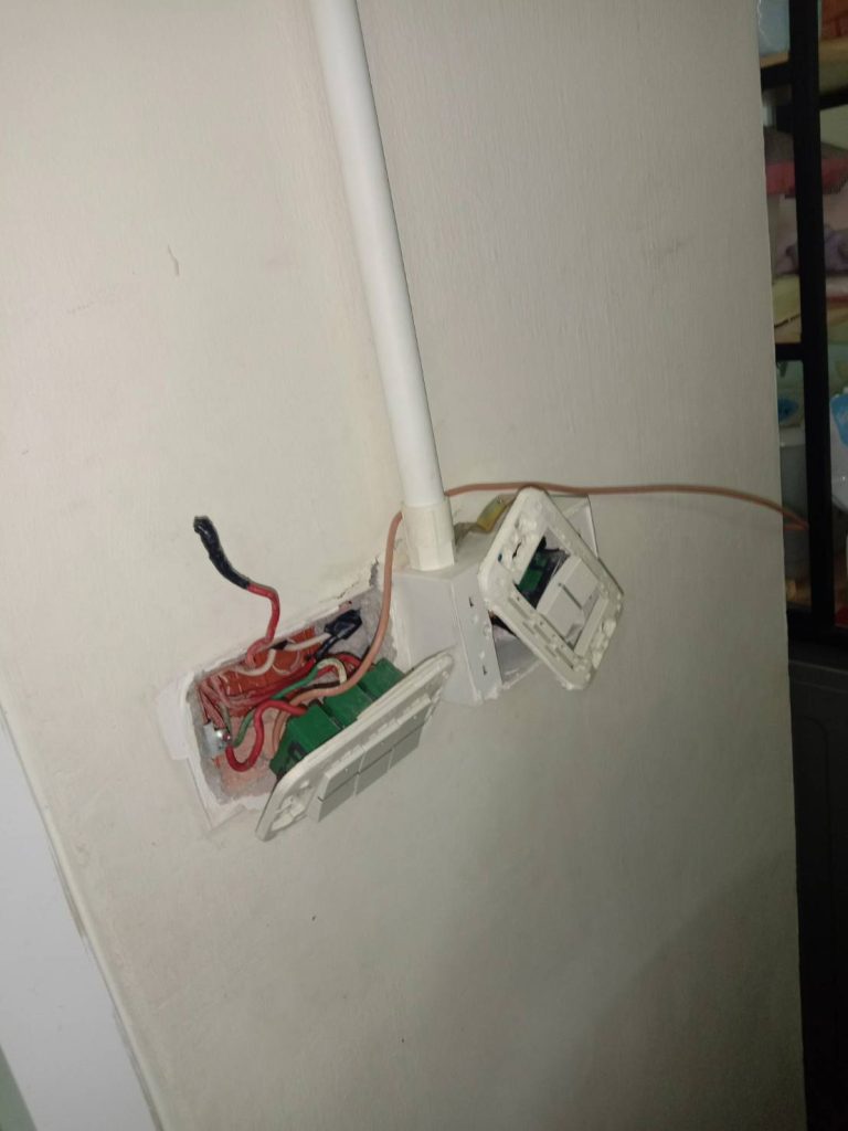 ตรวจเช็กปลั๊กไฟ