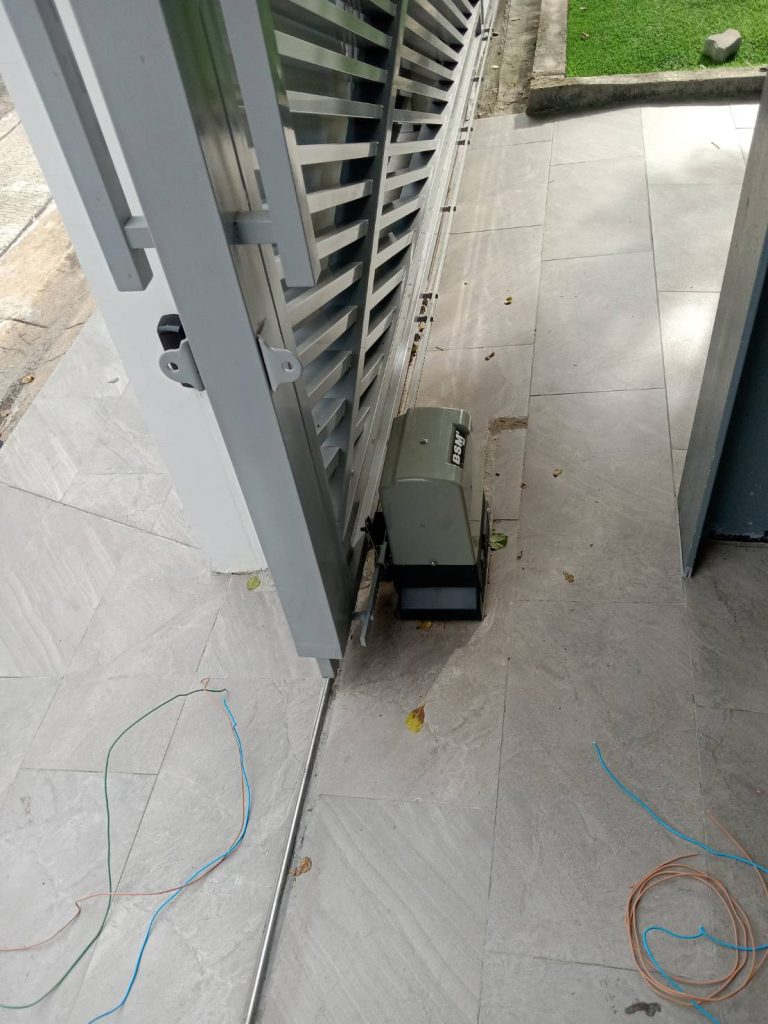 ติดตั้งมอเตอร์ประตูไฟฟ้า