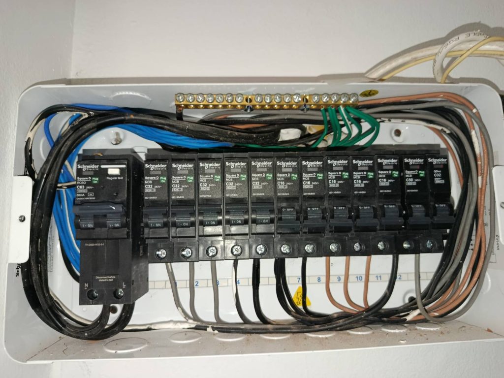 ตู้คอนซูมเมอร์