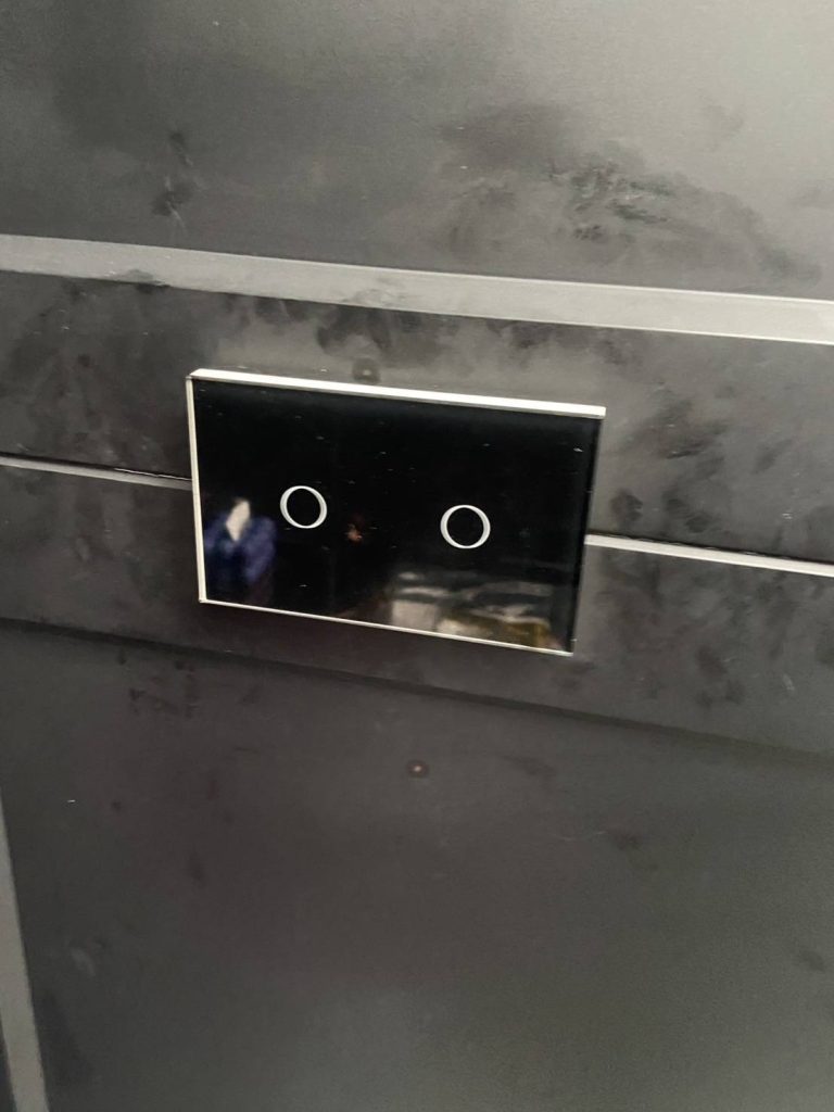 ตรวจเช็กปลั๊กไฟ