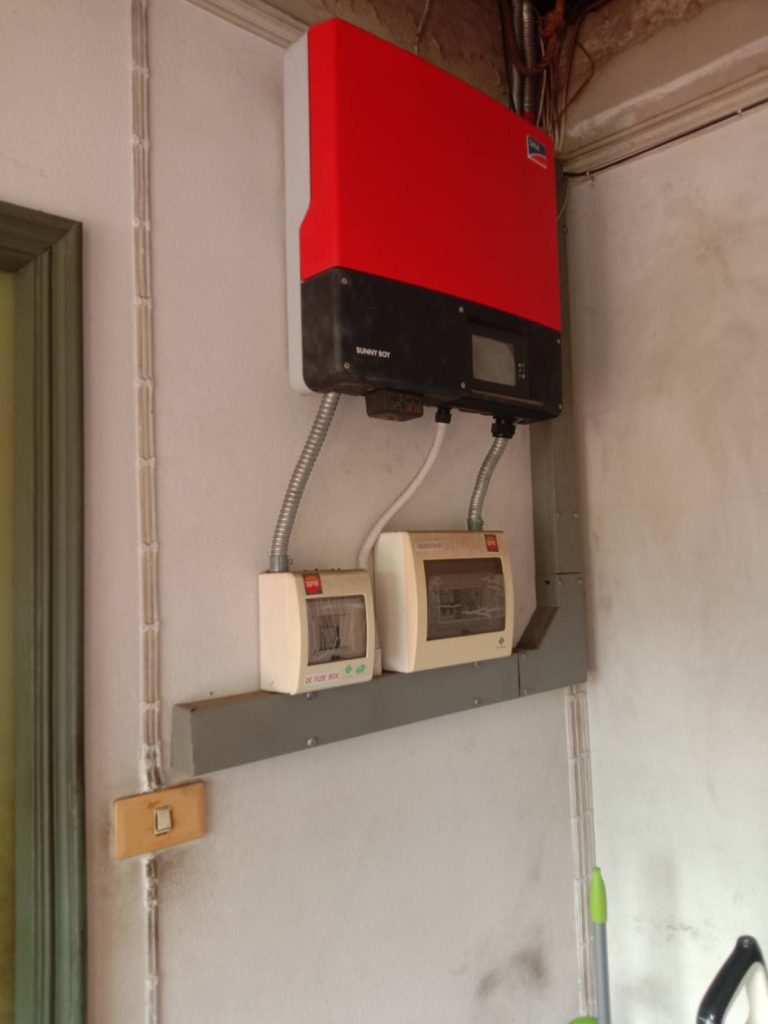 อินเวอร์เตอร์โซลาร์เซลล์