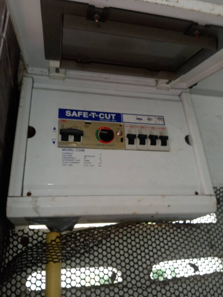 เบรกเกอร์กันดูด